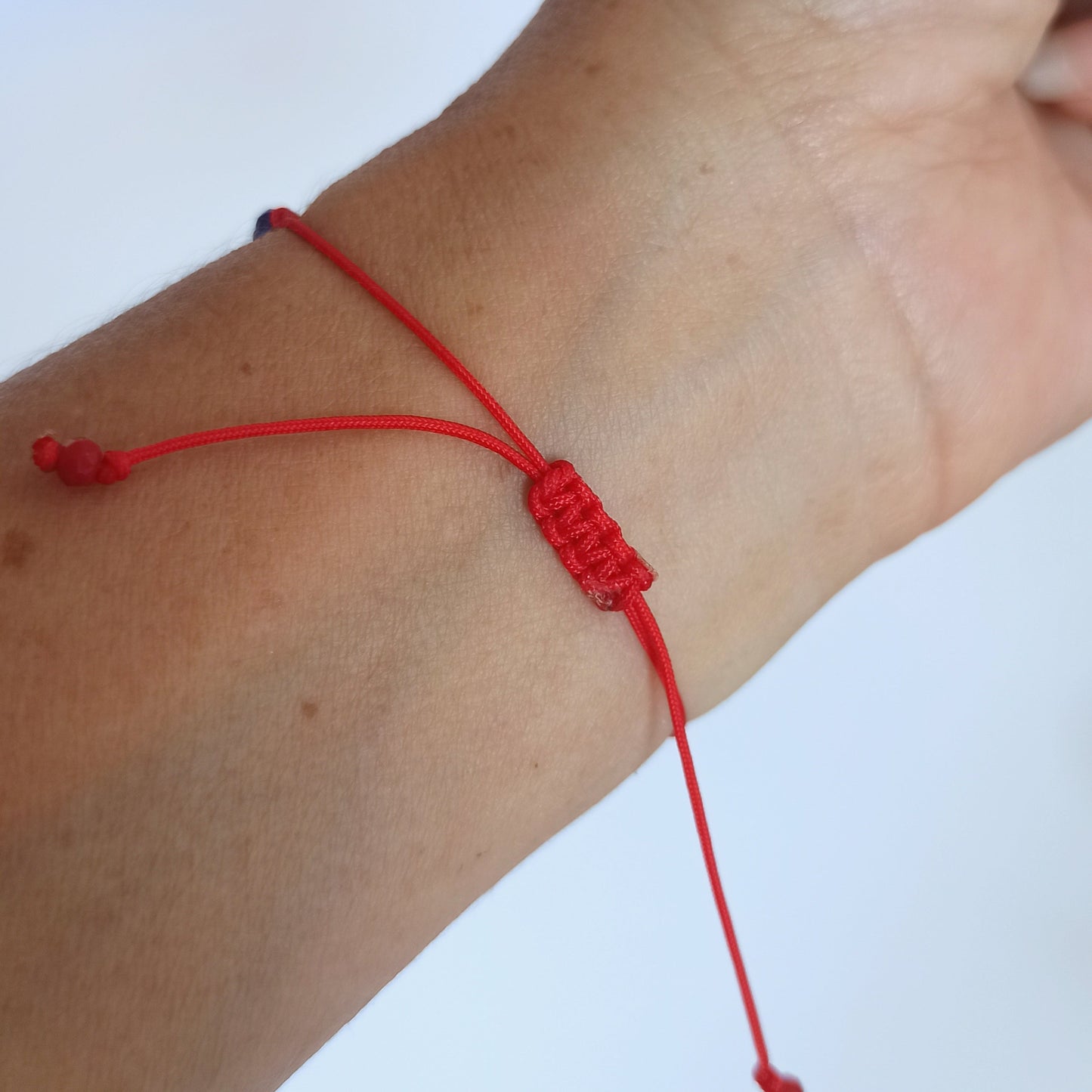 Pulsera de hilo rojo con ojo turco. Pulsera de protección.